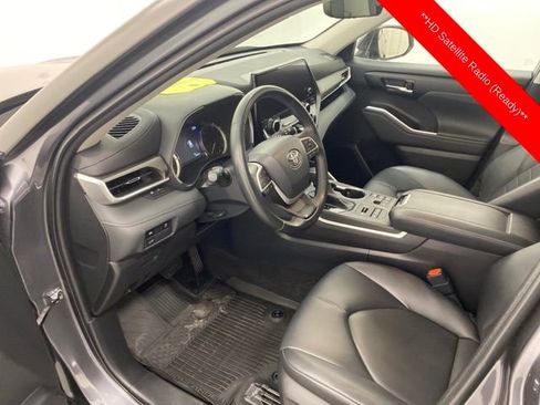Used 2023 Toyota Highlander XLE image 12