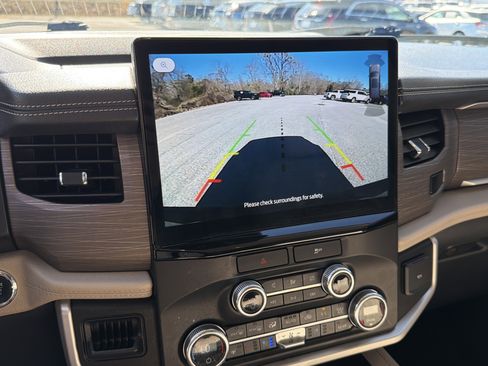 Used 2022 Ford Expedition Limited image 31