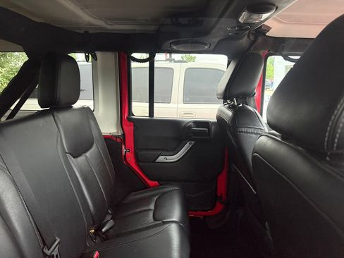Used 2013 Jeep Wrangler Unlimited Sahara w/ Mopar Chrome Edition Group AWD/4WD image 9