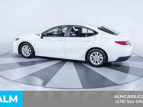 Used 2025 Toyota Camry LE image 5