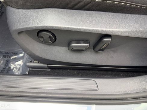 Used 2024 Volkswagen Taos SE image 31