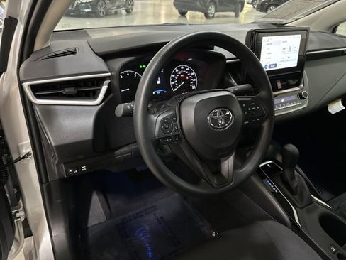 Used 2025 Toyota Corolla LE image 14