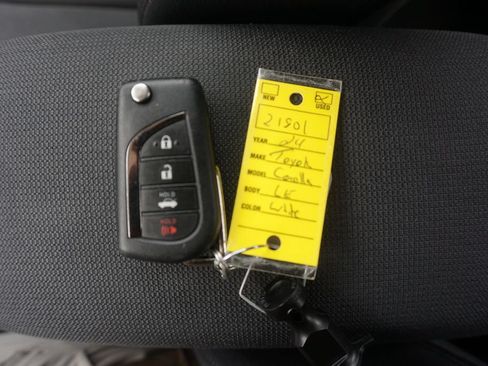 Used 2024 Toyota Corolla LE FWD image 31