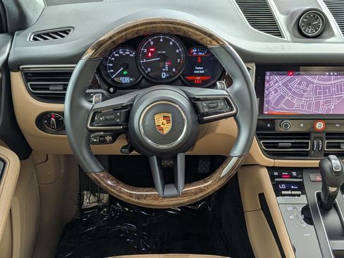 Certified 2023 Porsche Macan AWD/4WD image 13