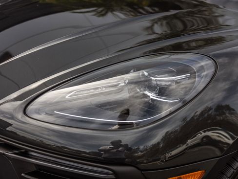 Certified 2026 Porsche Macan AWD/4WD image 23