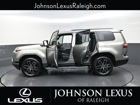 Used 2024 Lexus GX 550 w/ Cold Area Package AWD/4WD image 27