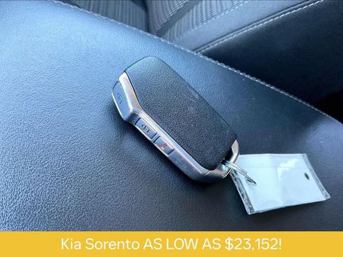Used 2023 Kia Sorento LX FWD image 11