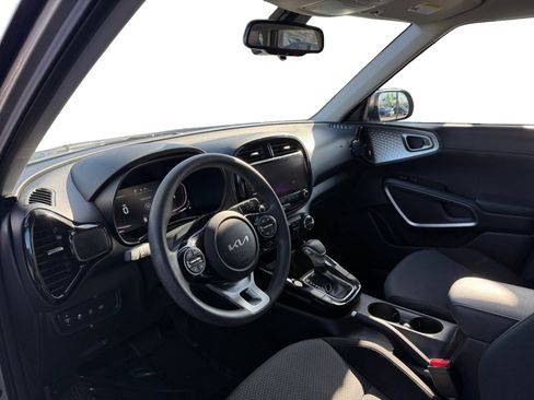 Used 2023 Kia Soul S image 9