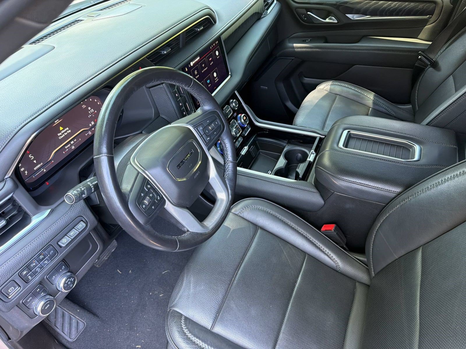 Used 2022 GMC Yukon Denali AWD/4WD image 4