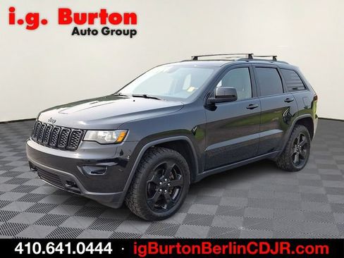 Used 2018 Jeep Grand Cherokee Laredo AWD/4WD image 3