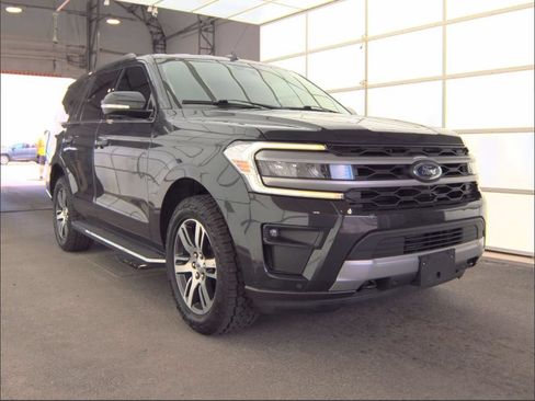 Used 2022 Ford Expedition XLT AWD/4WD image 2