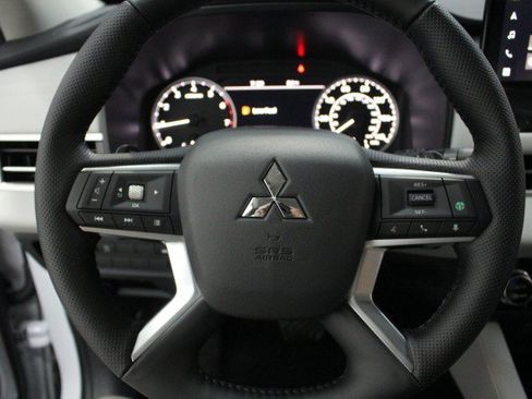 New 2026 Mitsubishi Outlander SE AWD/4WD image 8