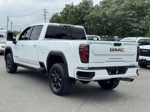 Used 2024 GMC Sierra 2500 AT4 w/ AT4 Premium Plus Package AWD/4WD image 4