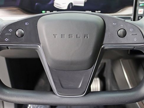 Used 2022 Tesla Model X image 15