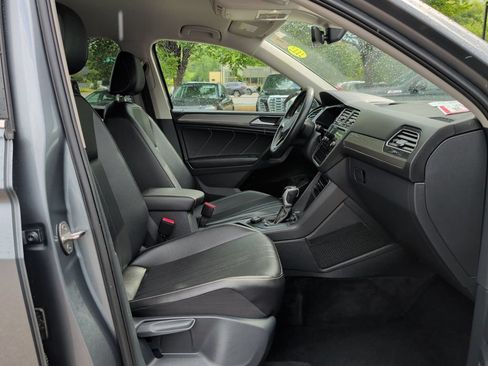 Used 2024 Volkswagen Tiguan SE AWD/4WD image 37