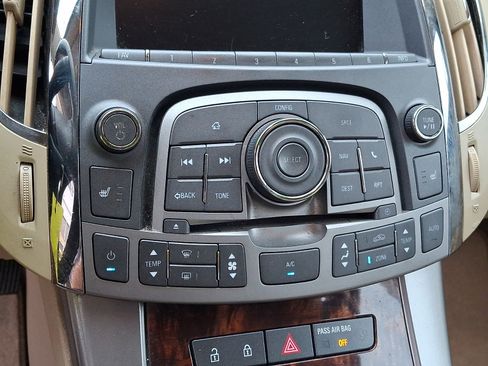 Used 2013 Buick LaCrosse Leather w/ Entertainment Package FWD image 15