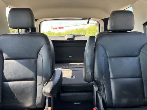 Used 2019 Chevrolet Traverse LT FWD image 21