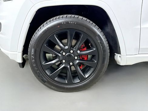 Used 2018 Jeep Grand Cherokee Laredo AWD/4WD image 34