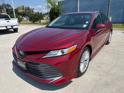 Used 2020 Toyota Camry XLE image 4