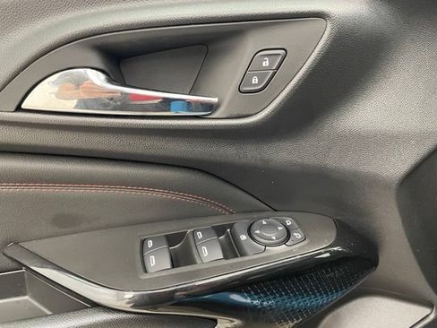 Used 2025 Chevrolet Trax RS w/ Sunroof Package FWD image 13