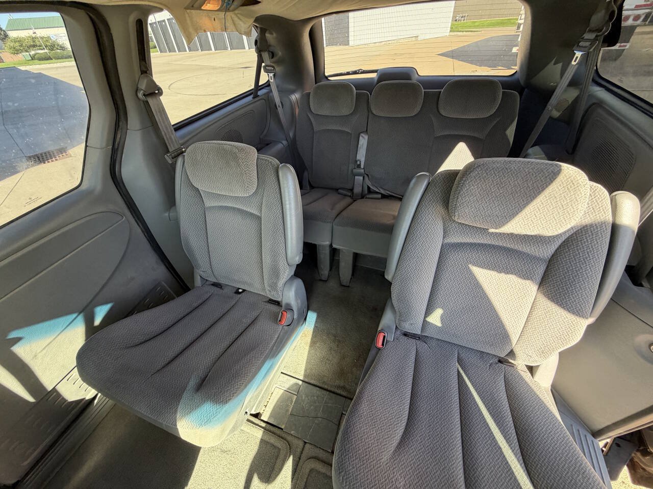 Used 2005 Chrysler Town & Country Touring FWD image 14