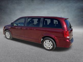 Used 2018 Dodge Grand Caravan SE w/ UConnect Hands-Free Group video 3