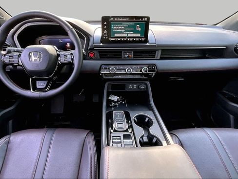 Used 2025 Honda Pilot Black Edition image 15