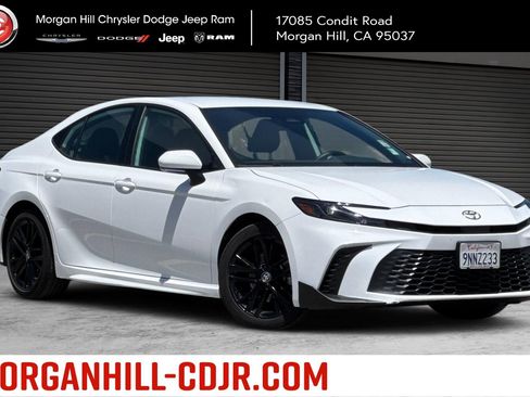 Used 2025 Toyota Camry SE FWD image 1