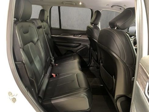 Used 2023 Jeep Grand Cherokee Limited image 59