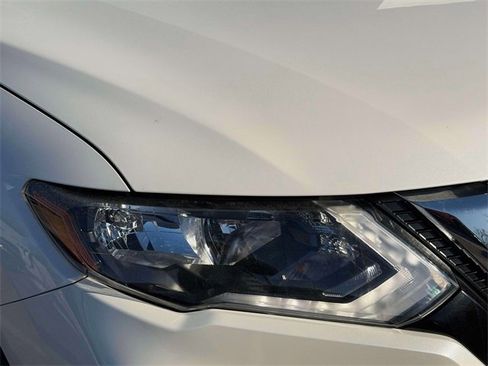 Used 2020 Nissan Rogue SV image 10