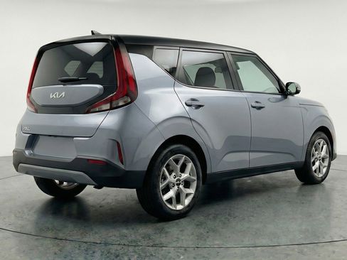 Used 2025 Kia Soul LX w/ LX Technology Package FWD image 9