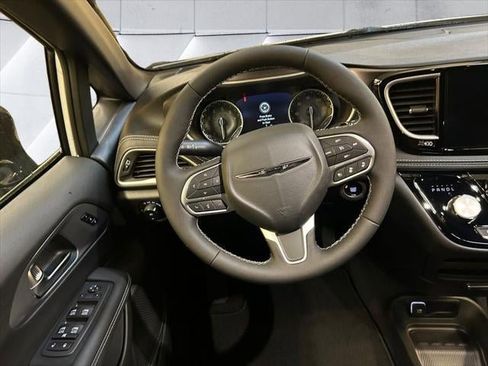 New 2026 Chrysler Pacifica Select image 29
