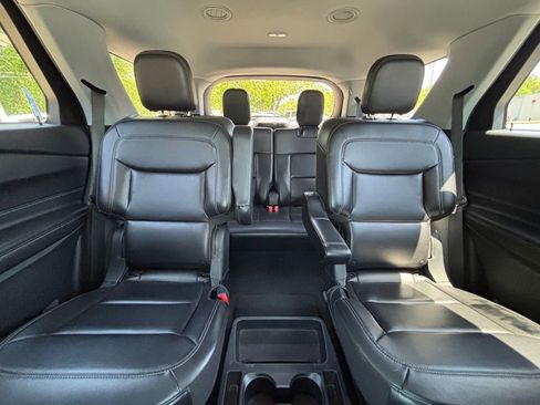 Used 2021 Ford Explorer XLT w/ Equipment Group 202A AWD/4WD image 16