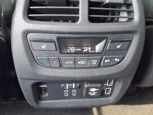 Used 2022 Honda Pilot Touring image 12
