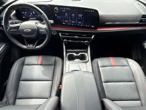 Used 2025 Chevrolet Traverse RS FWD image 12