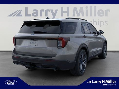 New 2026 Ford Explorer ST-Line w/ ST-Line Street Pack image 8