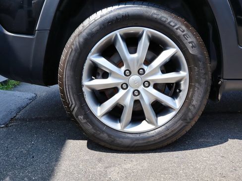 Used 2018 Jeep Cherokee Limited AWD/4WD image 65