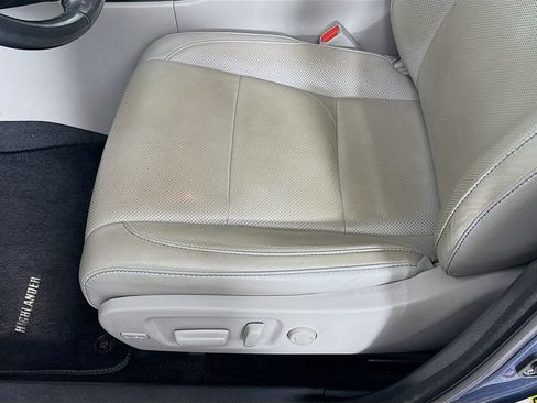 Certified 2018 Toyota Highlander Limited image 13