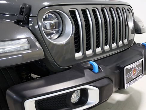 Used 2022 Jeep Wrangler Unlimited Sahara w/ Cold Weather Group image 33