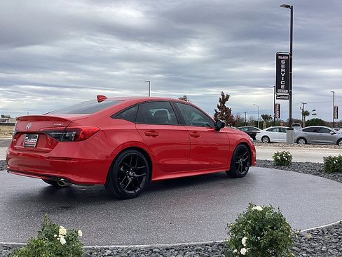 Used 2023 Honda Civic Sport image 5