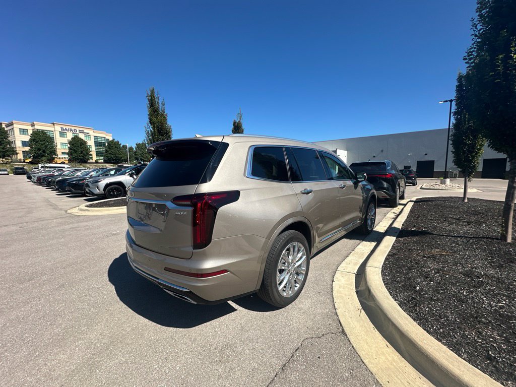 Used 2023 Cadillac XT6 Premium Luxury w/ Technology Package AWD/4WD image 3