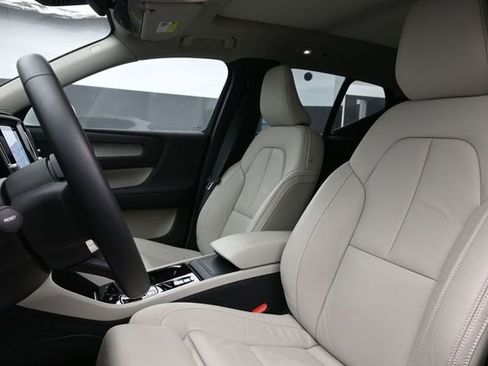 Used 2023 Volvo XC40 B5 Plus w/ Driver Assist Package AWD/4WD image 10