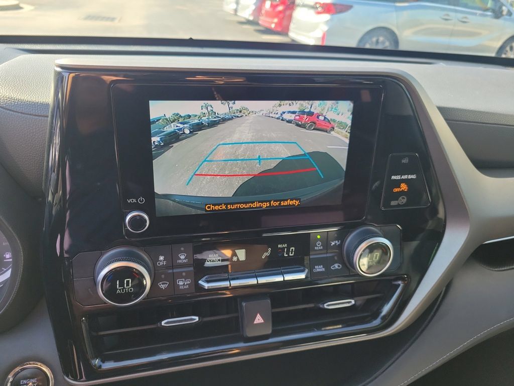 Used 2023 Toyota Highlander L FWD image 34
