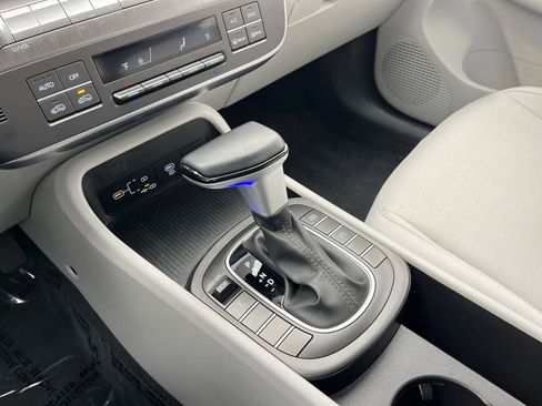 Used 2025 Hyundai Kona SEL image 41