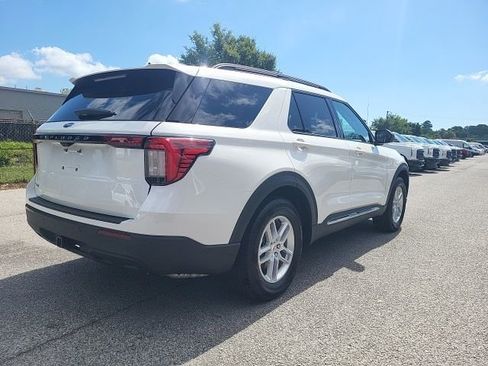 Used 2025 Ford Explorer Active RWD image 2