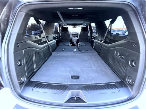 Used 2021 GMC Yukon XL SLT w/ SLT Luxury Plus Package image 26