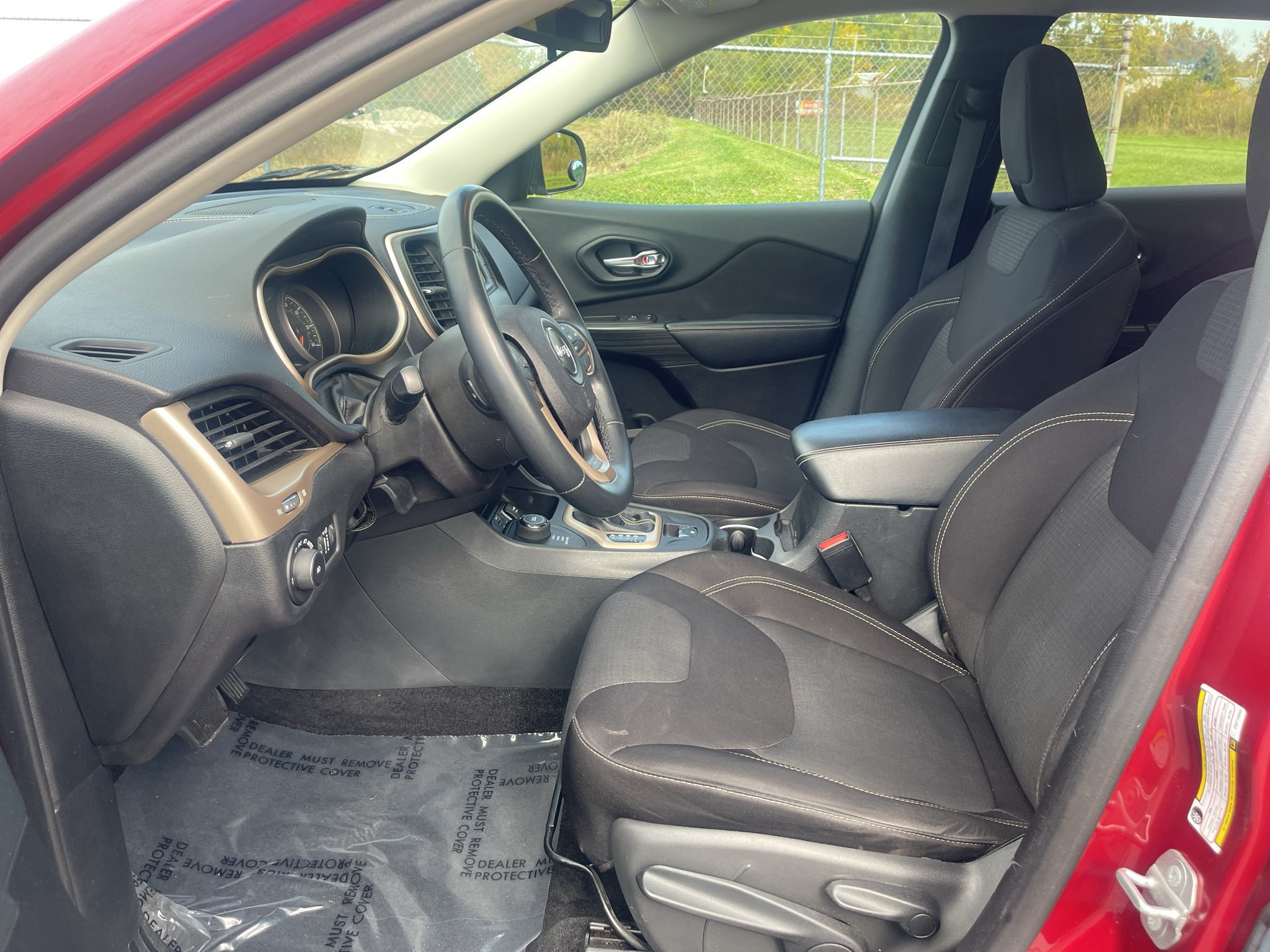 Used 2015 Jeep Cherokee Latitude AWD/4WD image 19