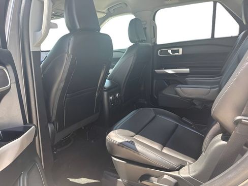 Used 2022 Ford Explorer XLT w/ Equipment Group 202A AWD/4WD image 27