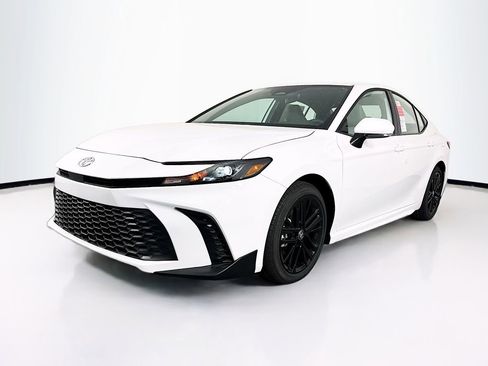 New 2026 Toyota Camry SE image 3