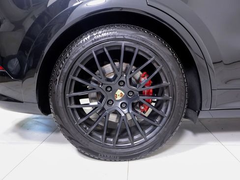 Certified 2023 Porsche Cayenne GTS w/ Premium Package Plus AWD/4WD image 33